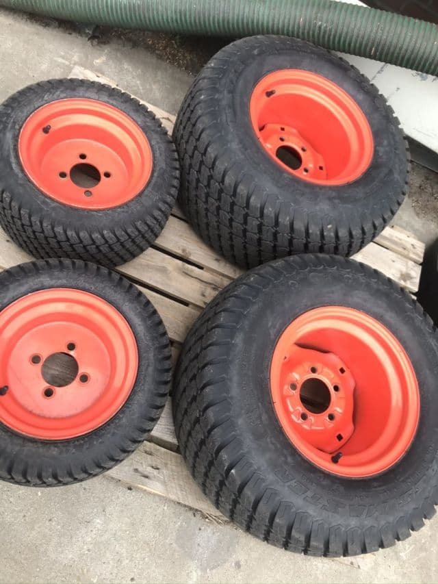 18×8.5-10 en 26×12.00-12 Banden