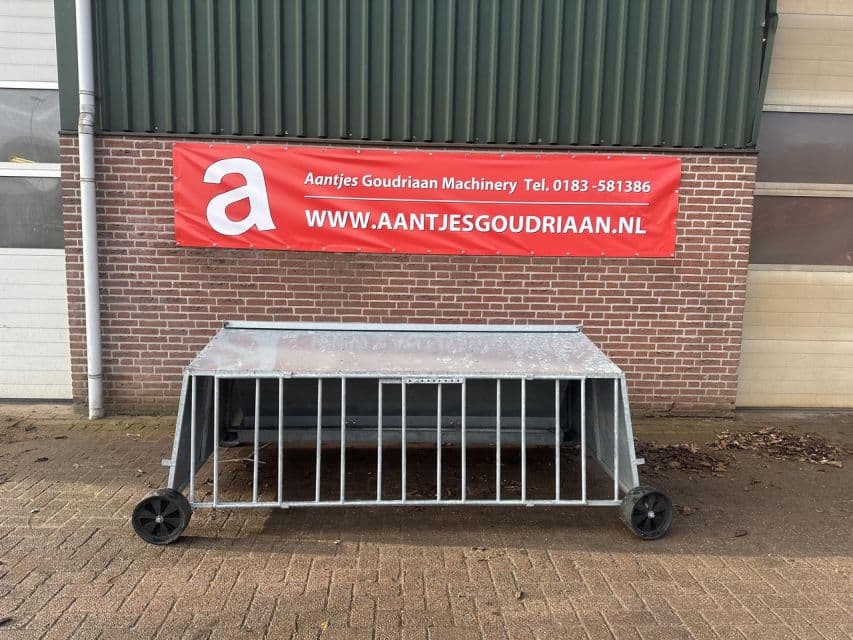 Lammeren voerplaats met overkapping