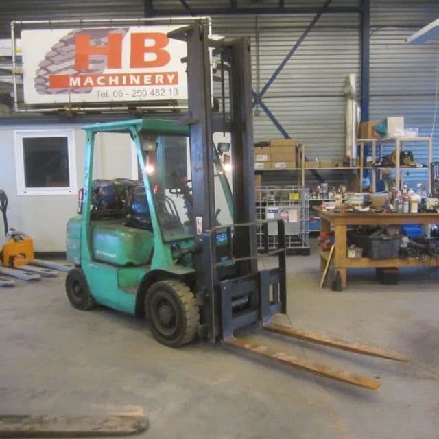 Mitsubishi FG25, heftruck LPG-gas, duplomast, side shift.