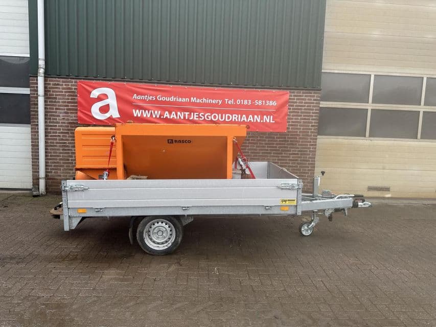 Zoutstrooier op aanhanger