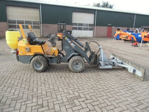 Combi sneeuwschuif en zoutstrooier