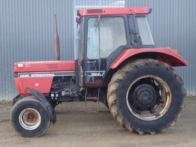 Case IH 745