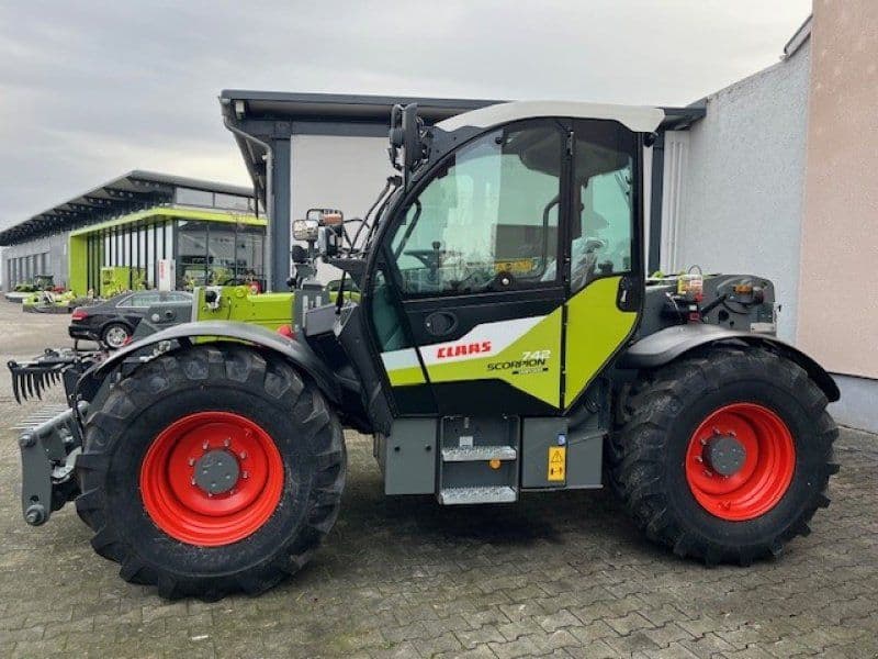 Claas Scorpion 742 Varipower