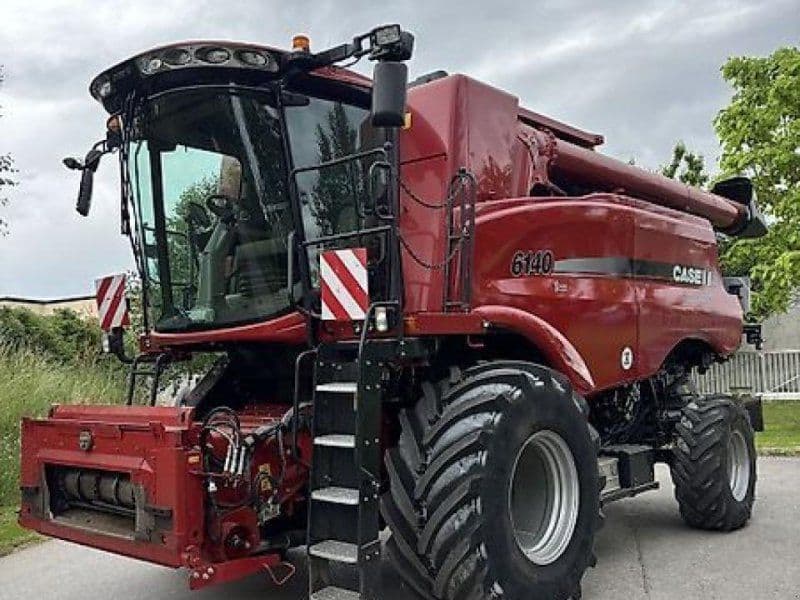 Case IH axial-flow 6140