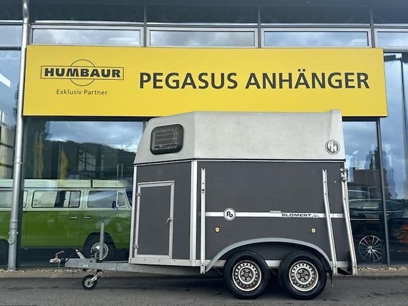 Blomert 2 Pferde Holz/Poly Sattelkammer 2t.