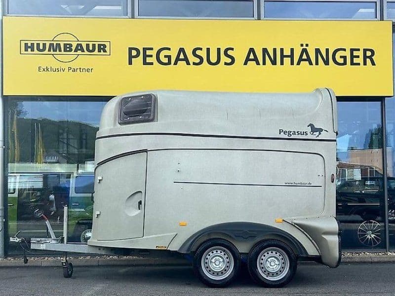 Humbaur Pegasus Vollpoly 2,4t Sattelkammer