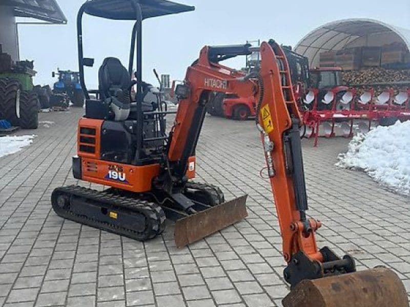 Hitachi ZX19U-6 Y / Minibagger /  / 575 Stunden / 1,9 to
