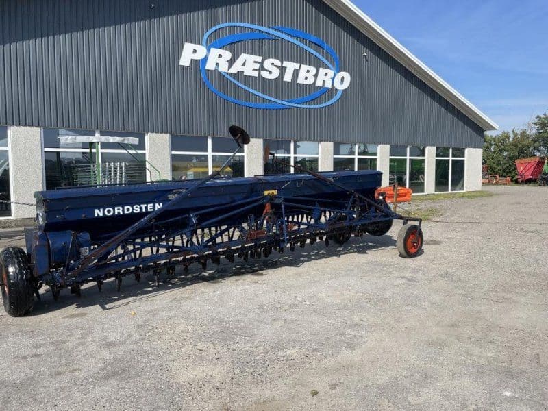 Nordsten 6 meters såmaskine med transport hjul.