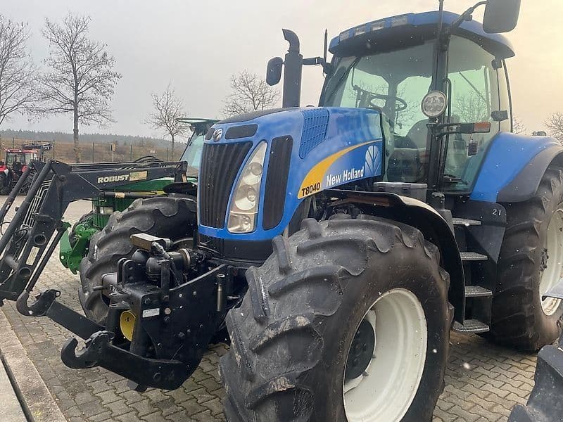 New Holland T 8040 mit Frontzapfwelle