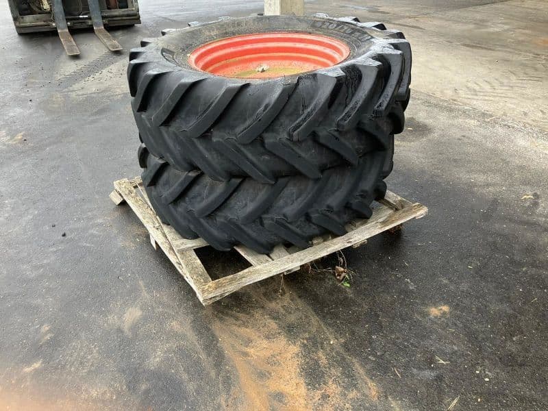 Claas RS 420 / 70 R28 MICHELIN