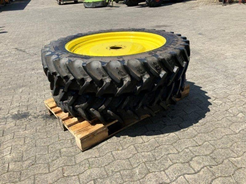 BKT 320/90R42