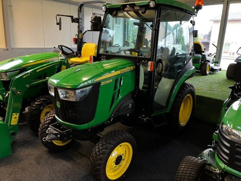 John Deere 2038R