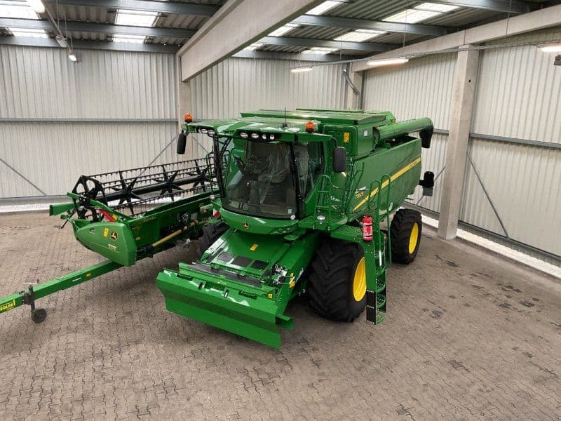 John Deere T550