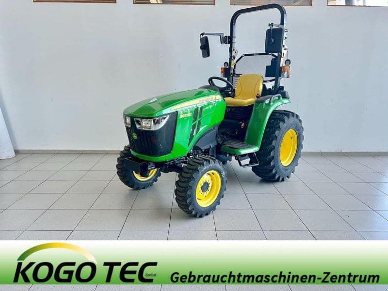 John Deere 3038E