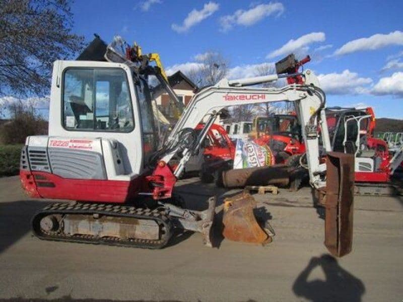 Takeuchi TB 228POWERTILT + Schnellwechsler +3 Löffel