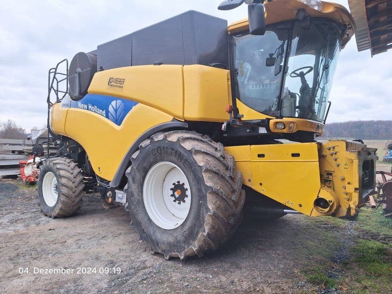New Holland CR9080