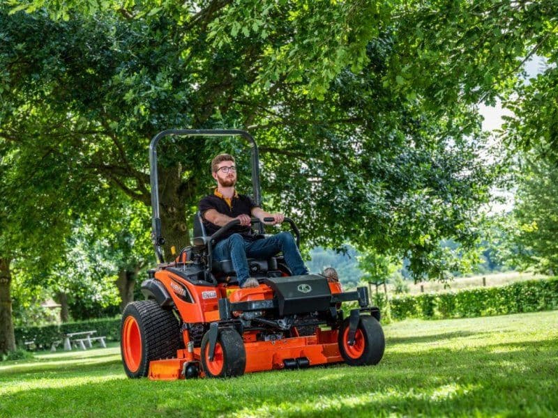 Kubota ZD1211R