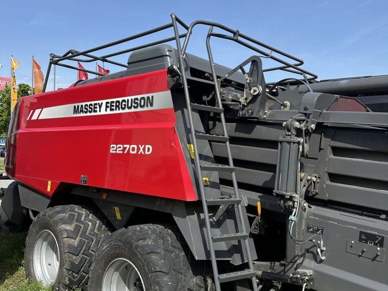 Massey Ferguson Quaderballenpresse 2270 XDTC