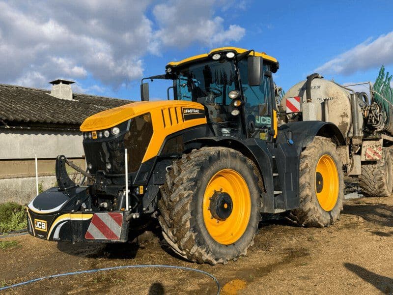 JCB FASTRAC 8330