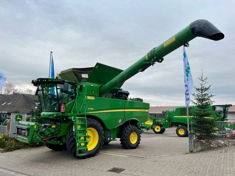 John Deere S780