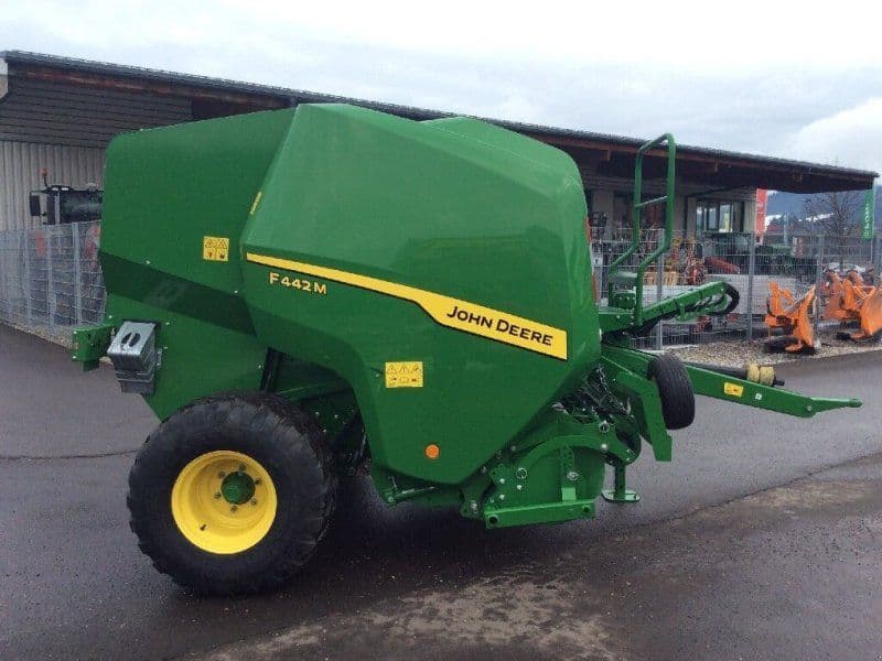 John Deere F442M