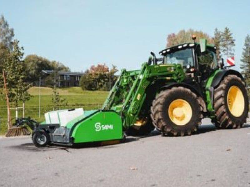 SAMI Kehrmaschine mit Auffangbehälter