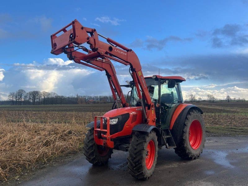 Kubota M8560