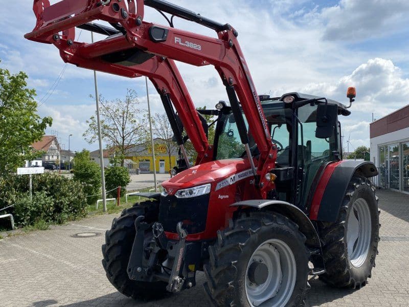 Massey Ferguson 5711 M DYNA-4