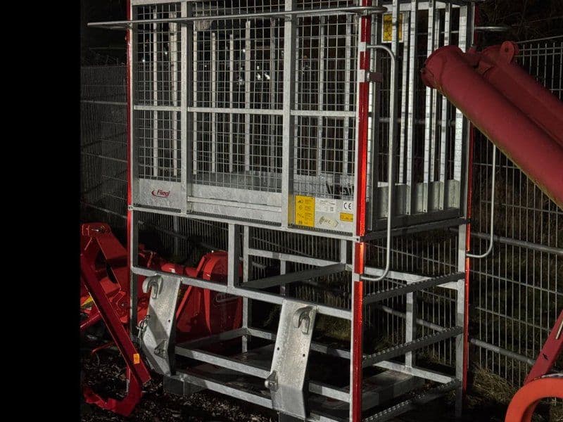 Fliegl Arbeitsbühne »Hoch« Einstieg seitlich mit EURO