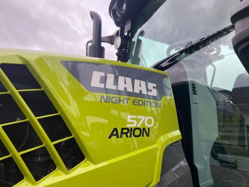 Claas Arion 570, Sondermodell *Night-Edition*, Vorführmaschine Vollaus