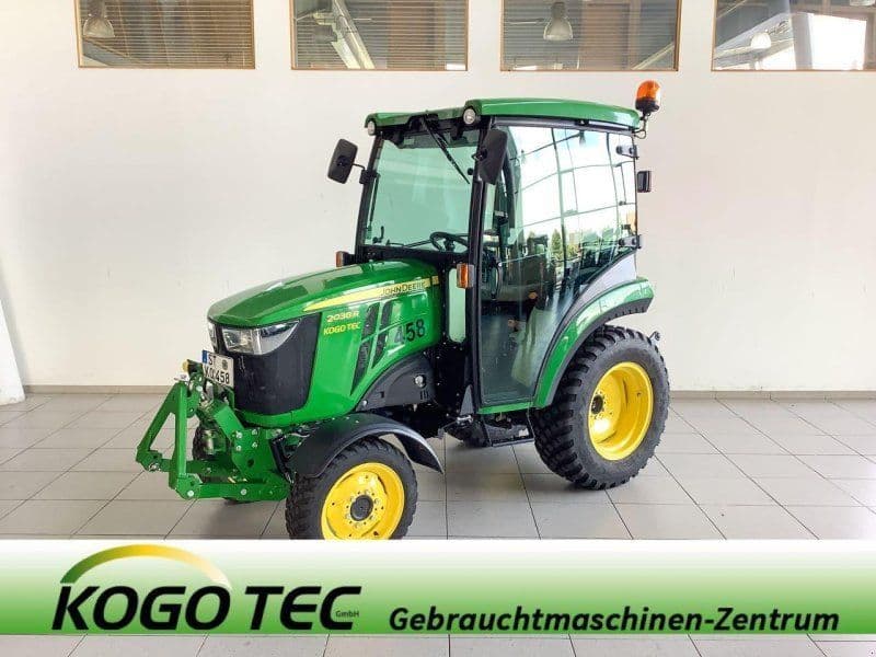 John Deere 2038R