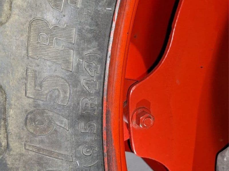 Fendt Zu 300 LSA   230/95R44 u. 9,5R28