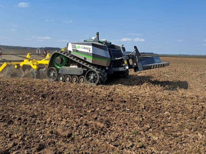 Autonomes Trägerfahrzeug AgXeed AgBot 5.115T2