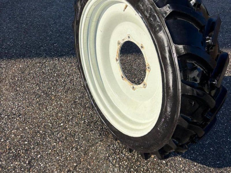 BKT 270/95R46 u. 270/80R32