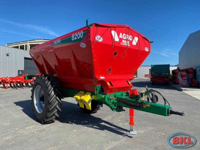 Agro-Masz REWO 8200 Kalk- und Düngerstreuer
