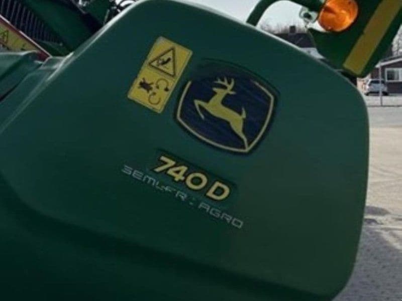 John Deere 740D