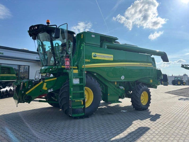 John Deere T550