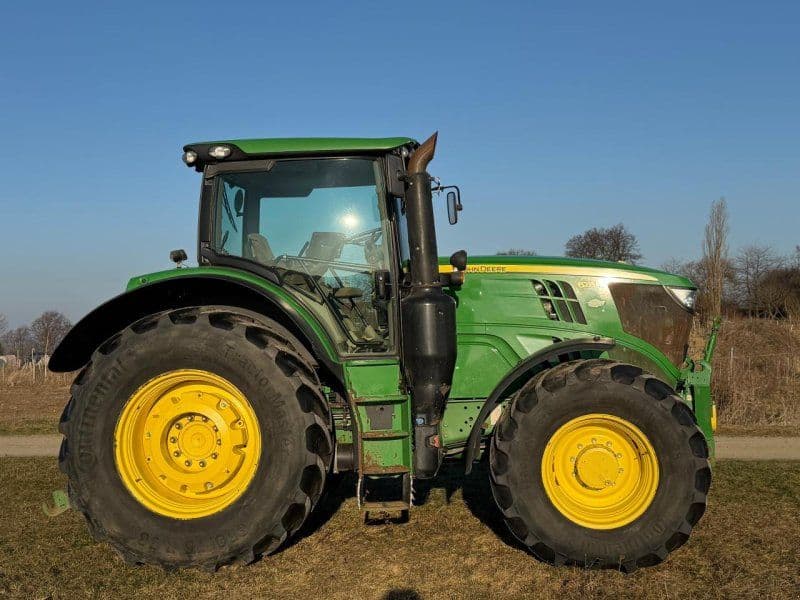 John Deere 6215 R