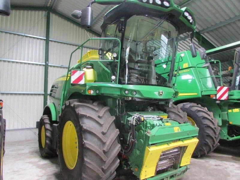 John Deere 8300