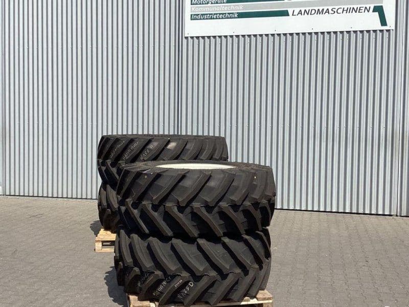 Valtra KOMPLETTRÄDER 540/65 R28 + 650/65 R38 TB