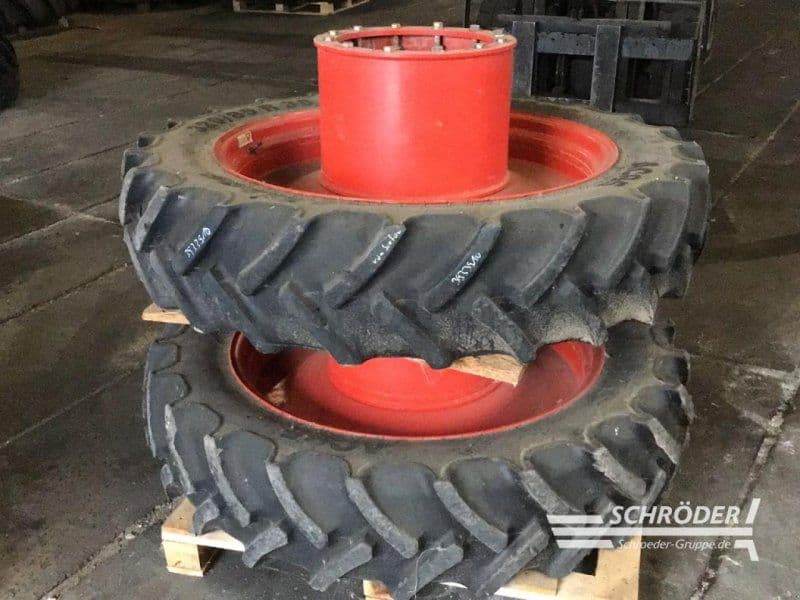 Fendt PFLEGERÄDER  2X320/85R38 + 2X320/105R54
