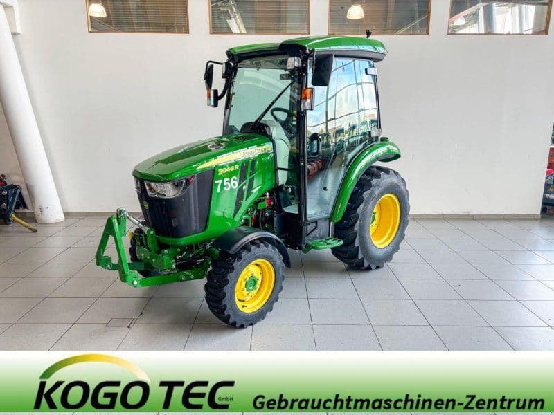 John Deere 3046R