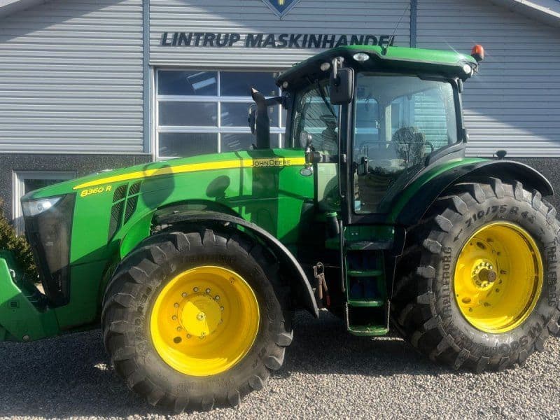 John Deere 8360R Med frontlift og faststeer