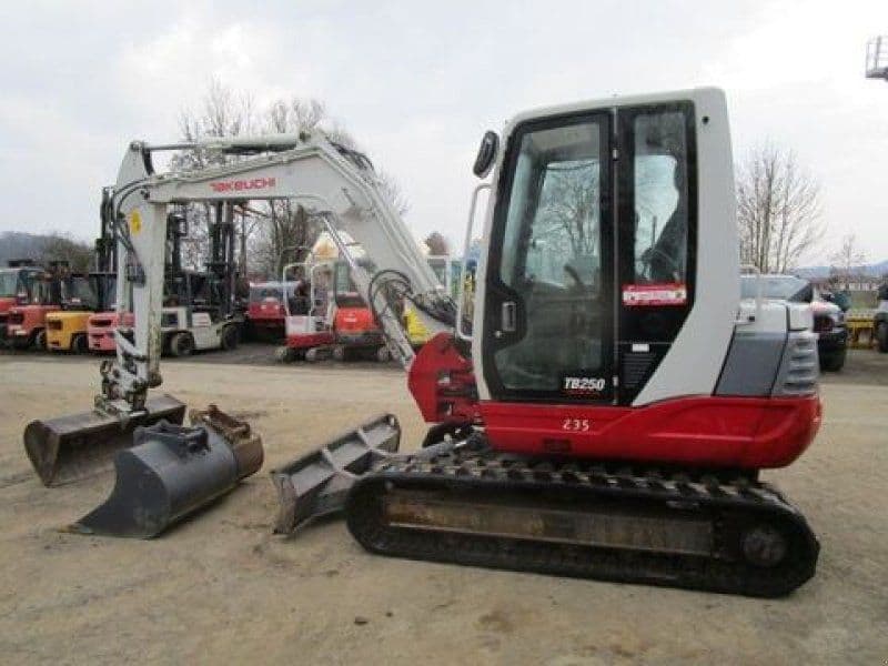 Takeuchi TB 250 POWERTILT + Schnellwechsler + 3 Löffel