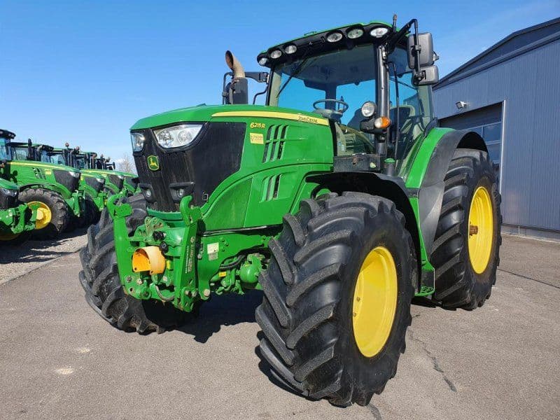 John Deere 6215R