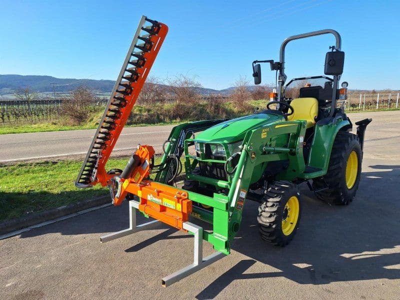 John Deere 3038E