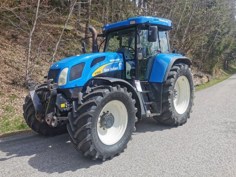 New Holland T7550