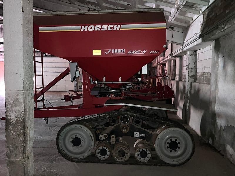 Horsch Spezial Düngerstreuer mit Raupenketten