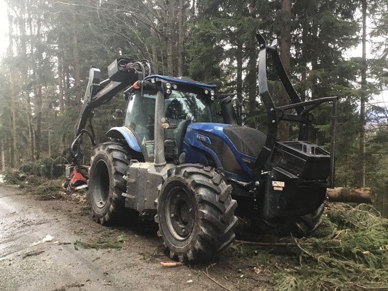 Nisula 500 H mit Valtra T174D