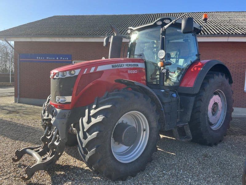 Massey Ferguson 8690.